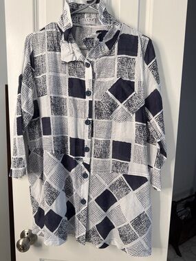 Terra & Sky Navy and White Geometric Button-Down Shirt